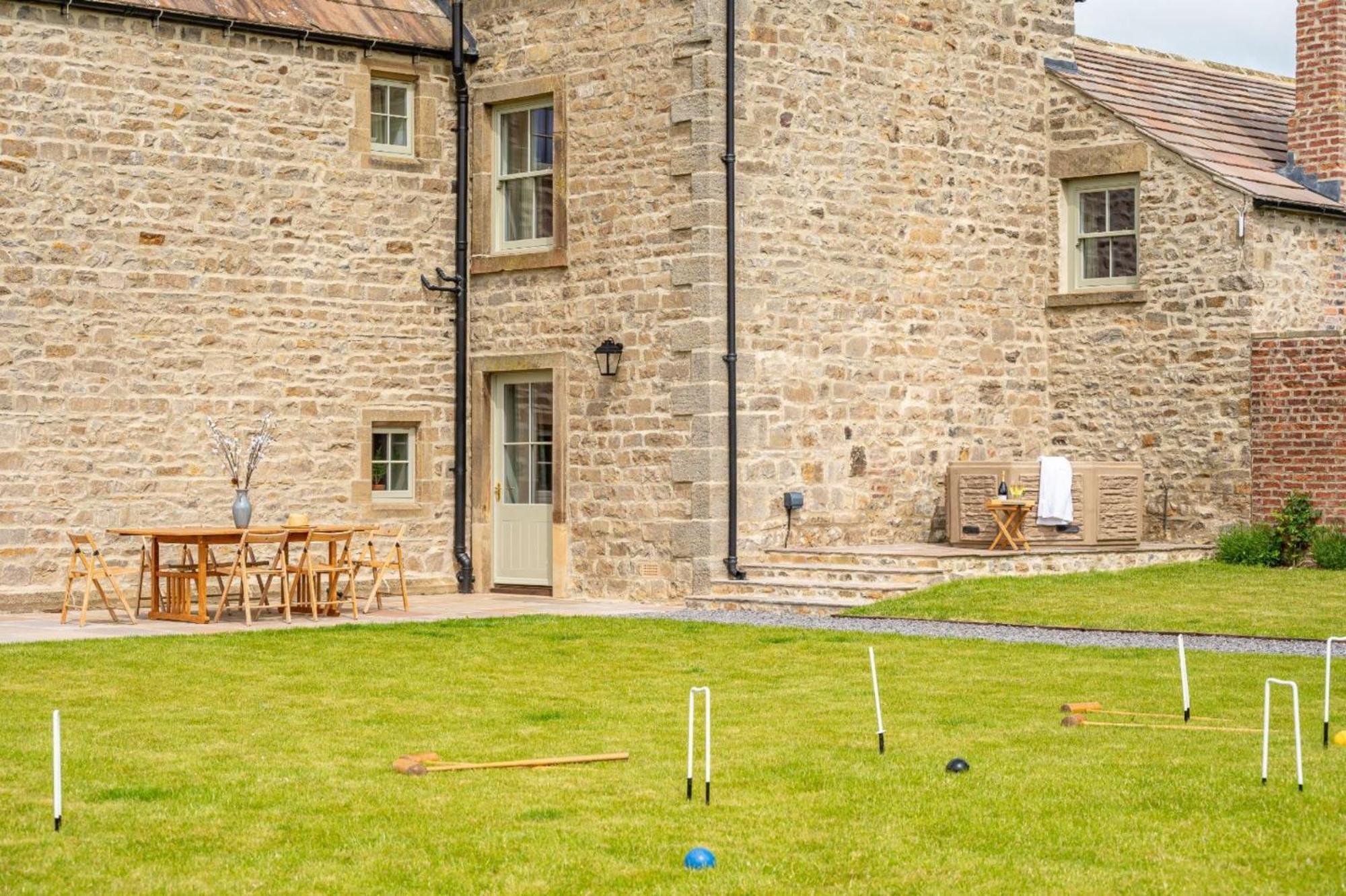 Hollins Farmhouse Leyburn Exterior photo